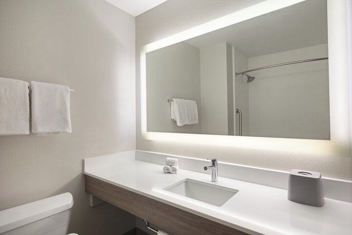 Holiday Inn Express Sheboygan-Kohler by IHG