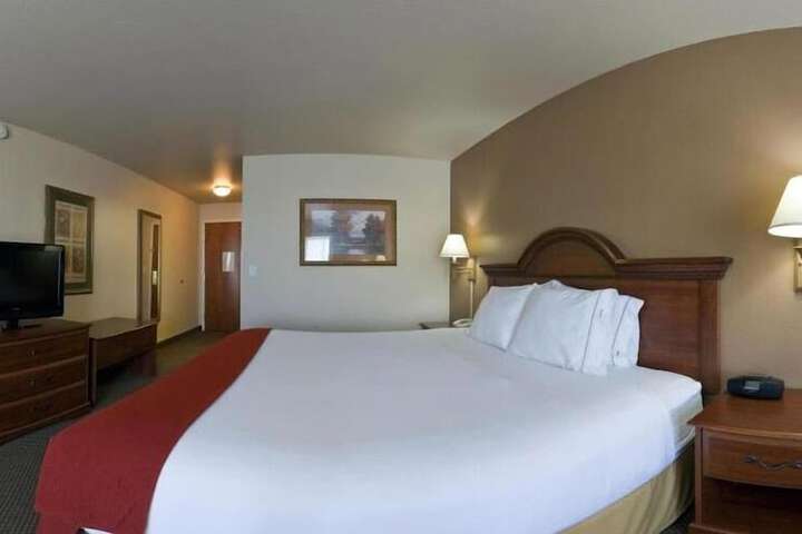 Garner Hotel Brookings by IHG