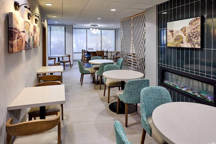 La Quinta Inn & Suites by Wyndham Thousand Oaks-Newbury Park