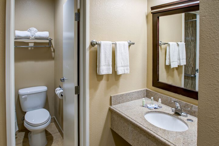 Room 16 of 40