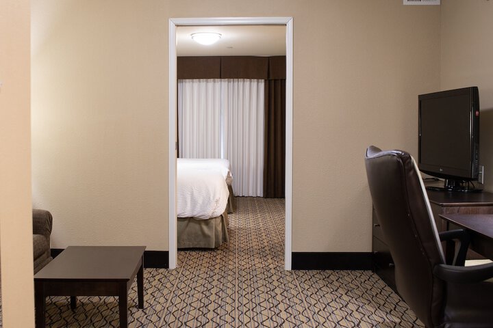 Holiday Inn Express and Suites Williston by IHG