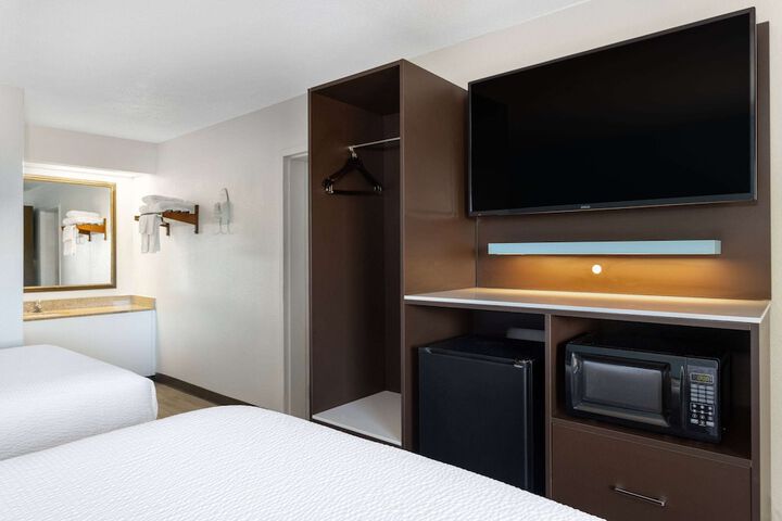 Room 19 of 39