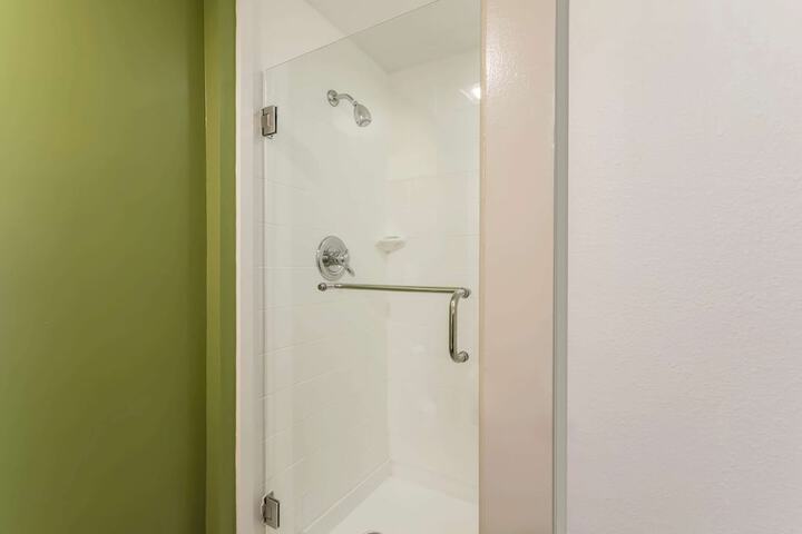 Room 30 of 48