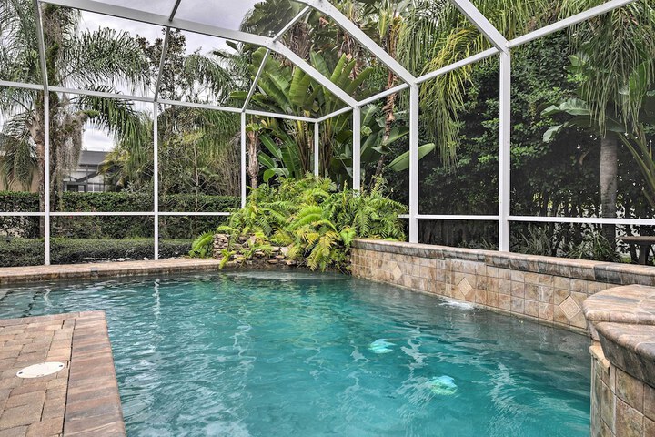 Elegant Valrico Home 15 Mi to Downtown Tampa!