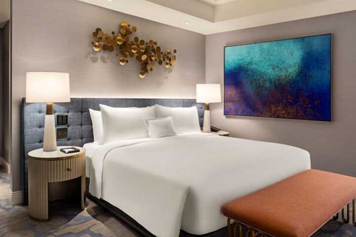 Room 32 of 182