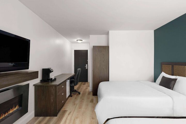 Room 27 of 48