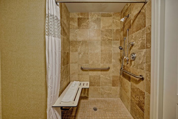 Room 13 of 35