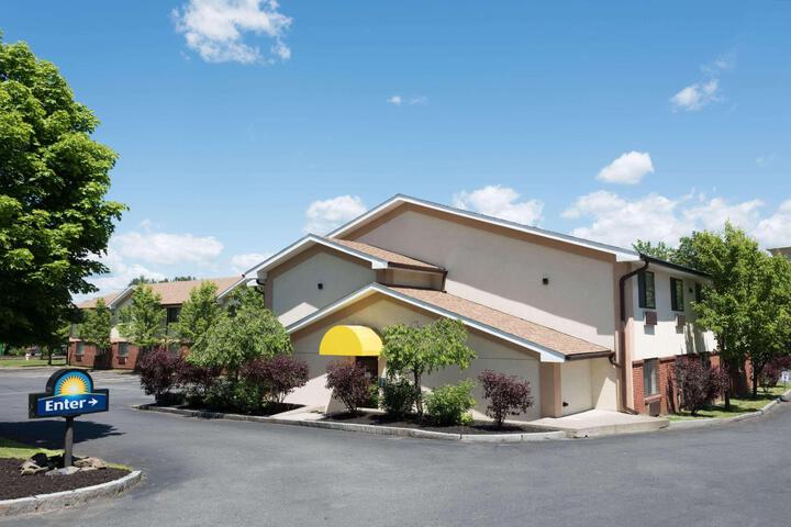 Days Inn by Wyndham Greenfield