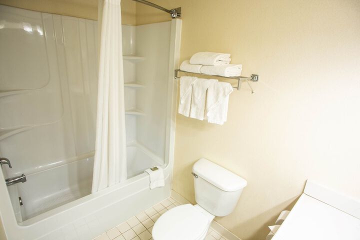 Holiday Inn Express Hotel & Suites Harrisburg West by IHG