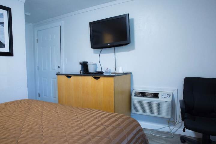 Room 8 of 11