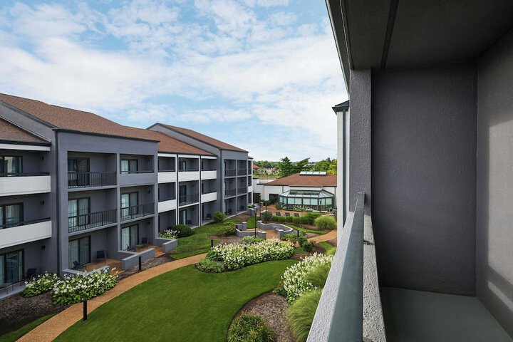 Courtyard by Marriott St. Louis Westport Plaza