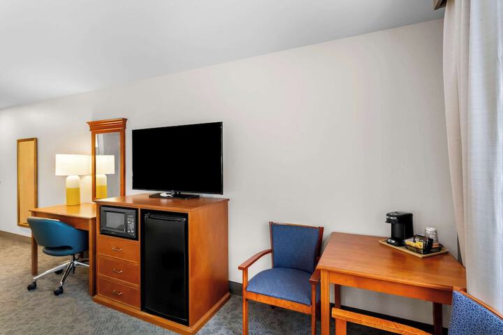 Room 25 of 37