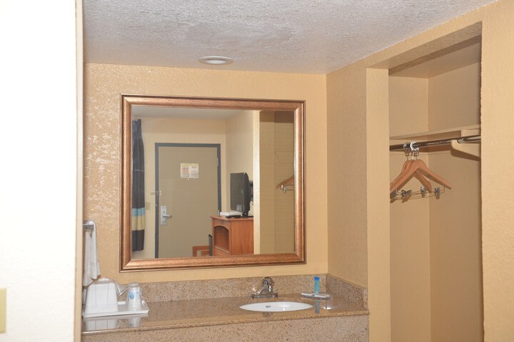 Room 13 of 21