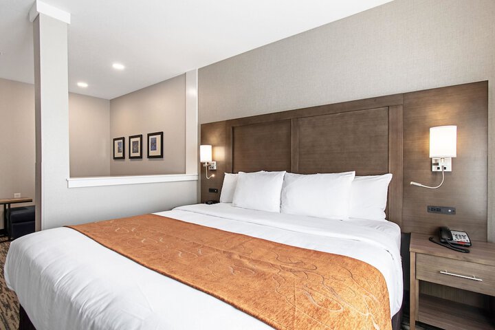 Comfort Suites Grove City - Columbus South