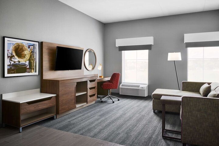 Room 18 of 28