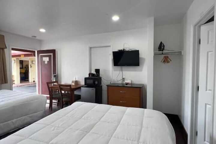 Room 11 of 82