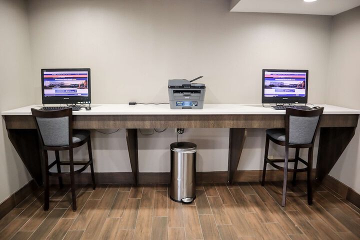 Business Center 25 of 26