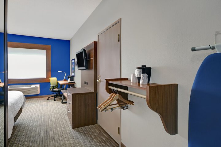 Room 33 of 46