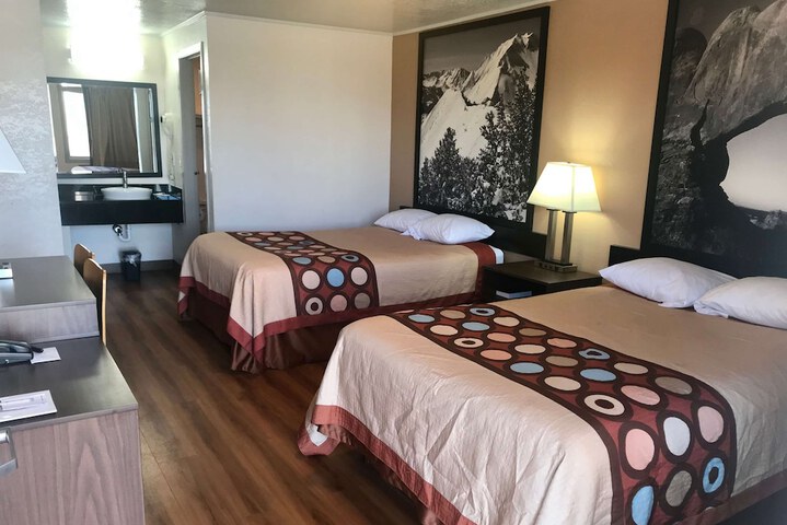 Room 10 of 31