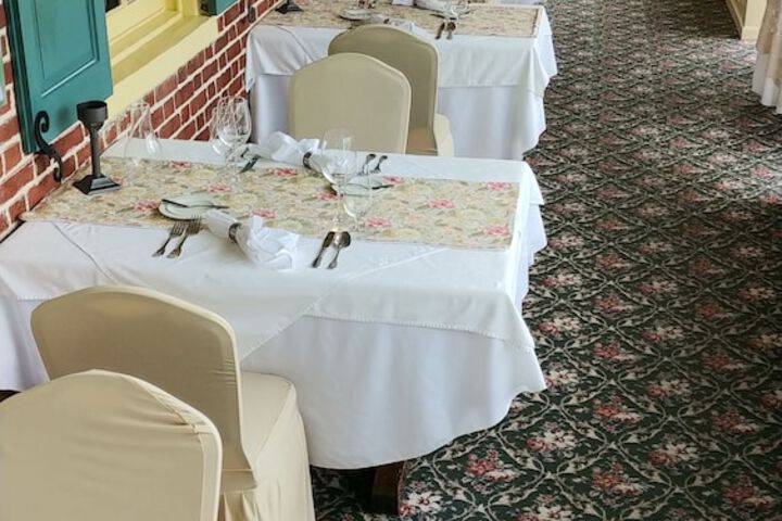 Dining 32 of 41