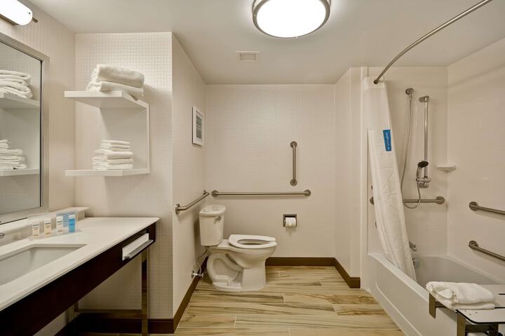 Hampton Inn & Suites Detroit / Warren