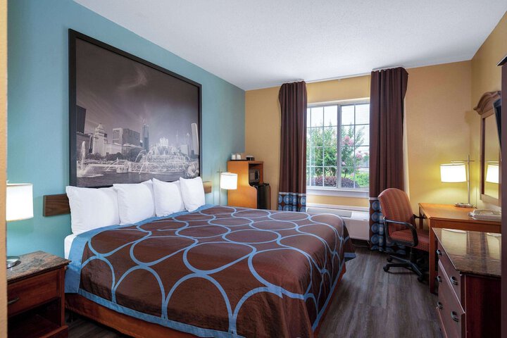 Super 8 by Wyndham Salisbury
