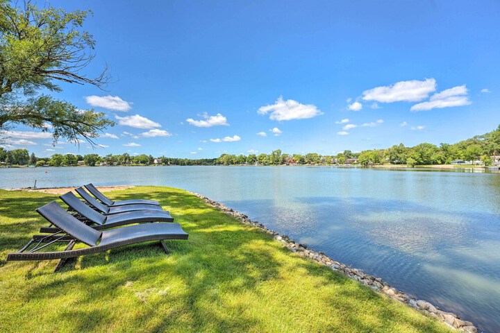 Lakefront Oasis w / Boat Dock Fire Pit, Grill
