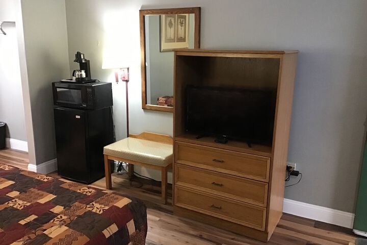 Room 8 of 12