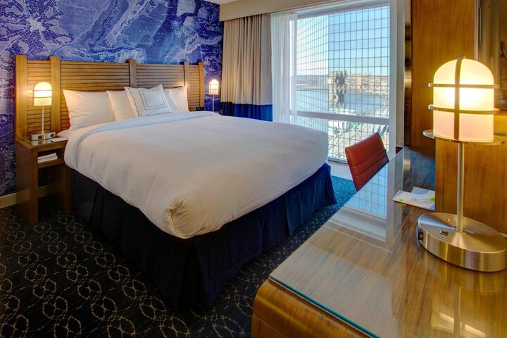 Room 10 of 19