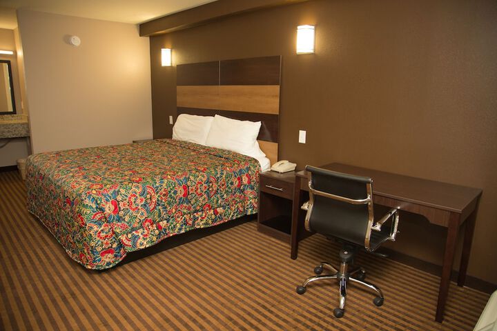 Room 10 of 16