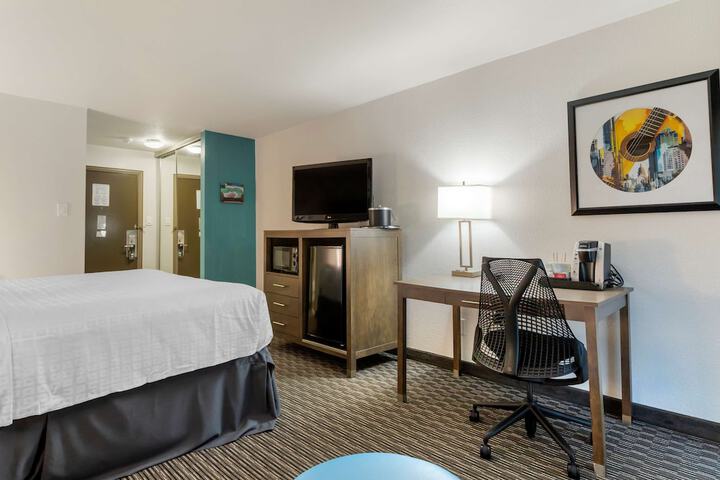 Room 30 of 43