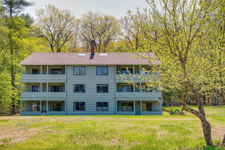 Bartlett Townhome w / Balcony: 1 Mi to Ski Resort!