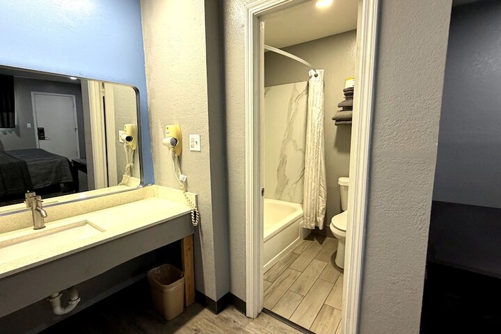 Coachmans Inn & Suites