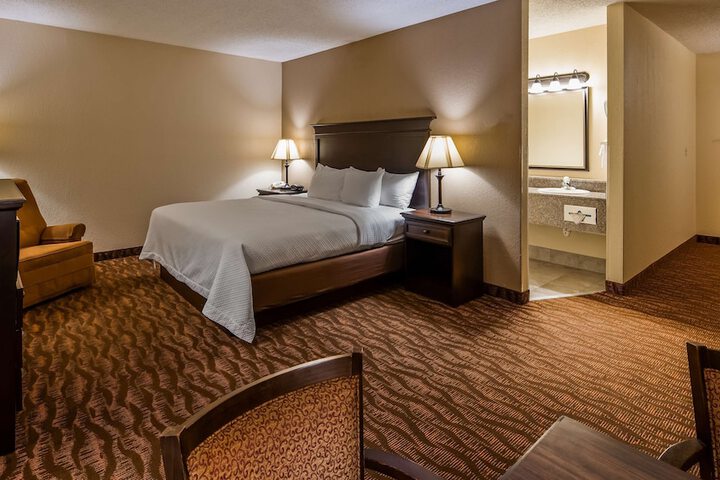 Room 32 of 40