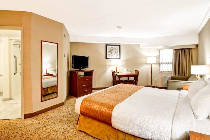 Room 25 of 33