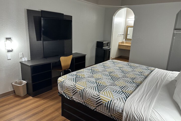 Motel 6 Alvarado TX