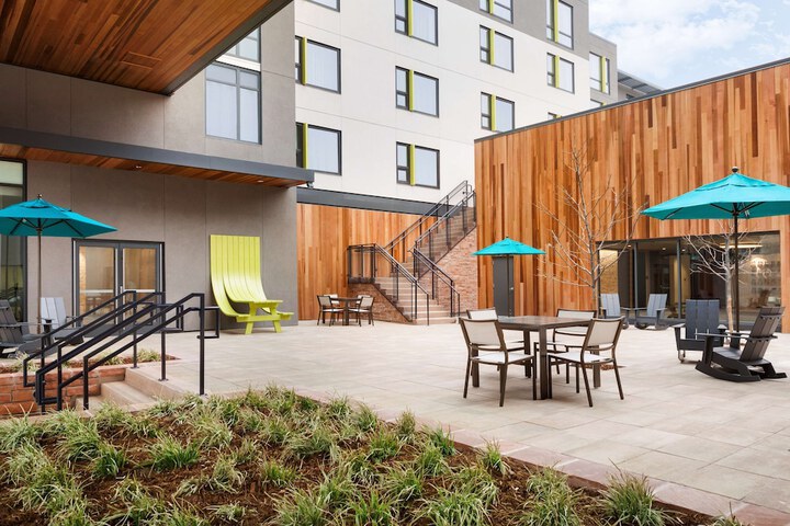 Hotel Exterior 47 of 50