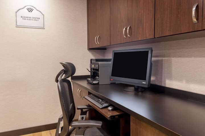 Business Center 34 of 35