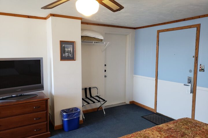 Algoma Beach Motel