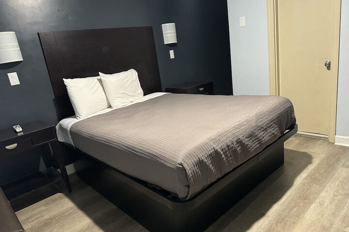 Room 7 of 17