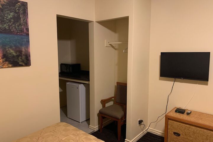 Room 4 of 31