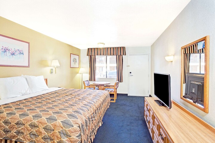 Room 6 of 14