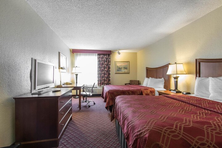 Room 25 of 39