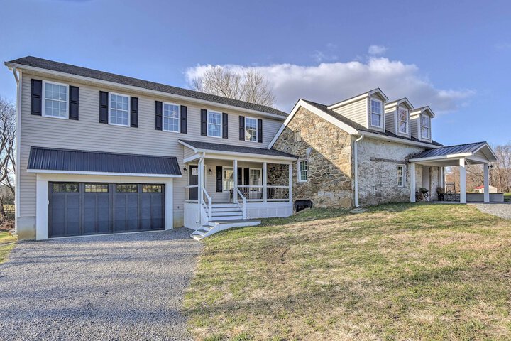 Morrisonville Manor w / Fire Pit & Hot Tub!