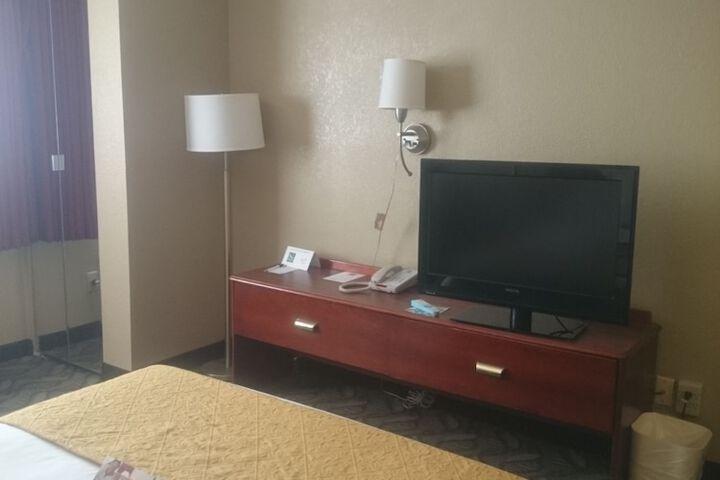 Room 17 of 37