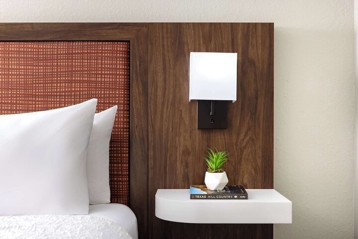 Room 13 of 25