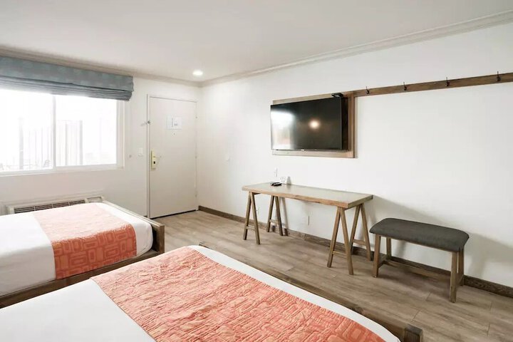 Room 30 of 46