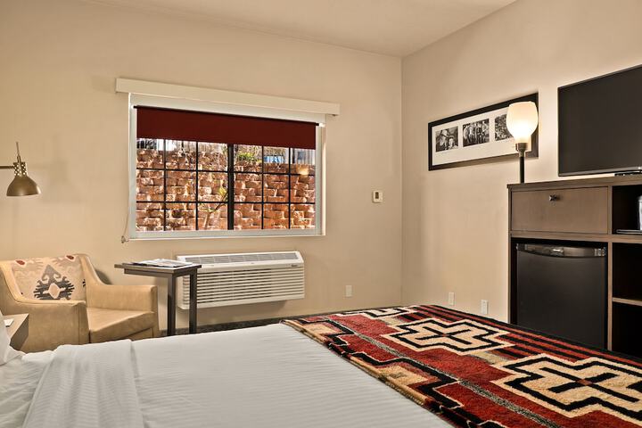 Room 30 of 80