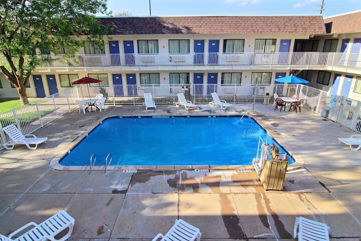 Pool 8 of 33