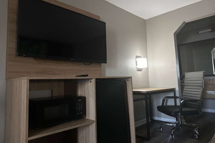 Room 27 of 49